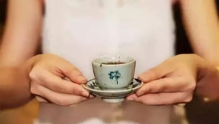 办公室倒茶水礼仪有什么讲究